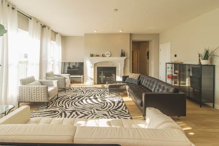 Spacious And Atmospheric Home - Mason, OH