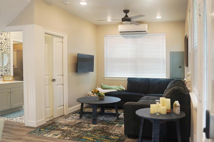 The Woodland Cozy Small  Home - Conroe, TX