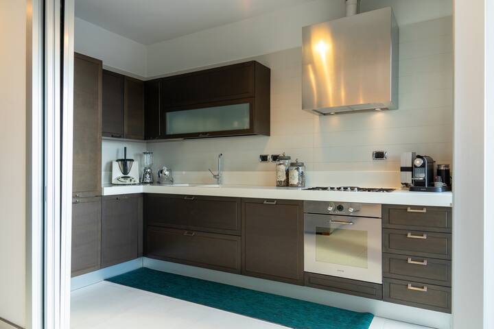 Luxury Home in Naples gallery image 4