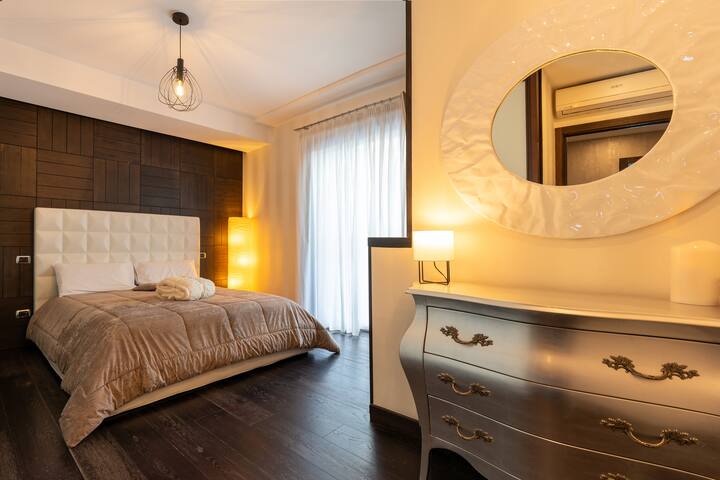 Luxury Home in Naples gallery image 5