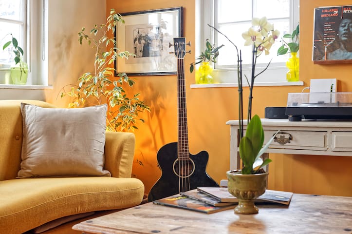 Peaceful leafy Notting Hill Cottage