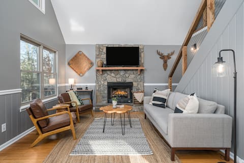 Successful Airbnb property: Family Friendly, Fire Pits, Grill, Pool Access in Gilmer