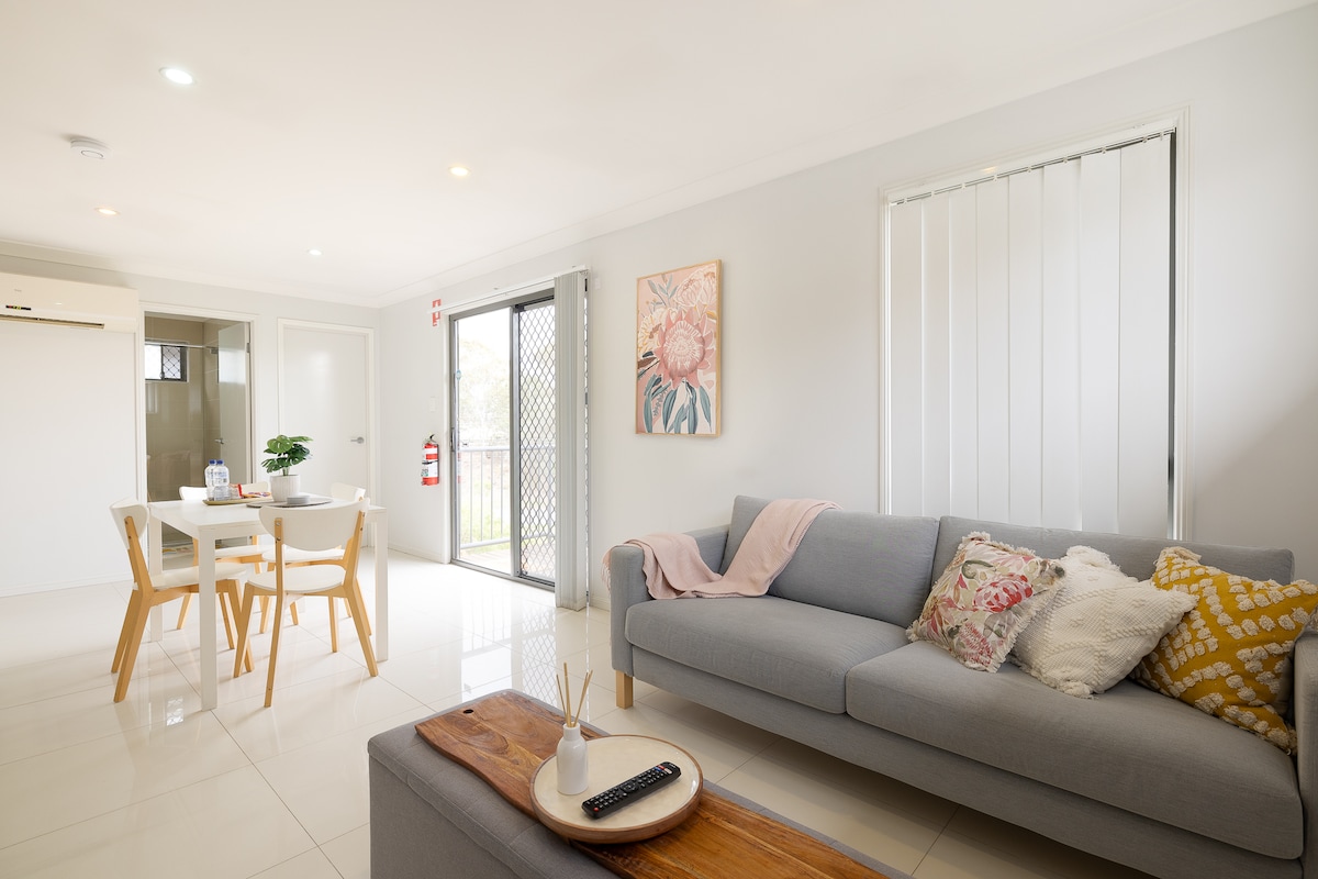 Top performing Airbnb: 1 Bdr Apt! Spotless! Garage Parking! 318D1 in Rocklea