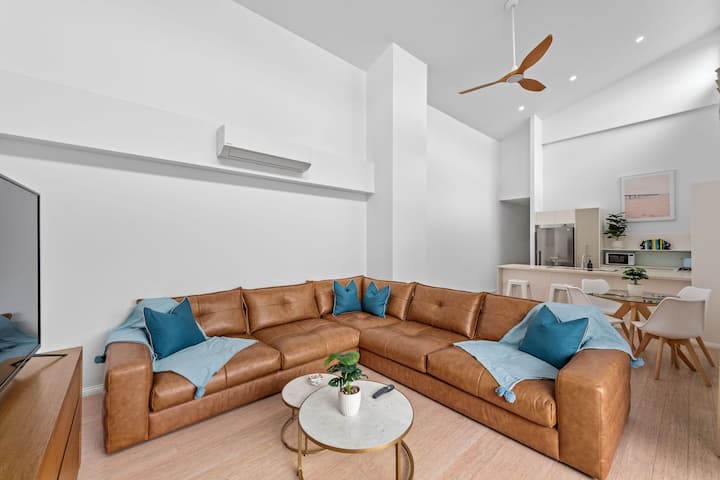Hidden Oasis! 2bed/2bath/1car ~ 5 Mins To Cbd - Brisbane
