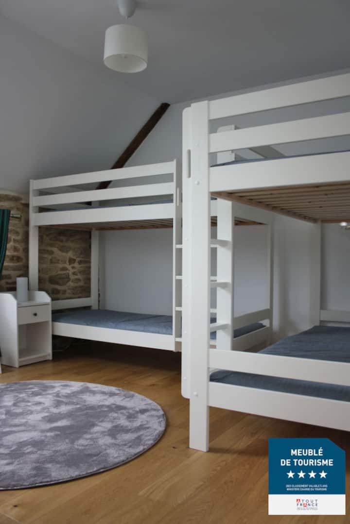 Bedroom for young and old (bunk beds 90 x 200)