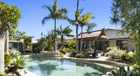 "Little Palm Valley" Metres to the beach