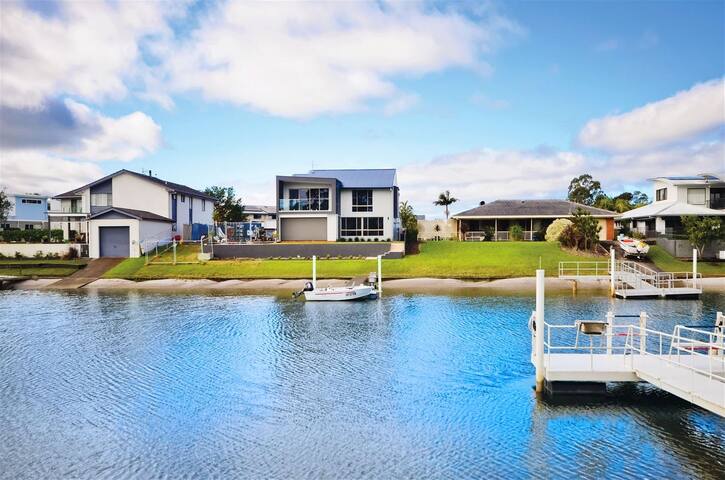 Buena Vista Waterfront Canal View gallery image 3