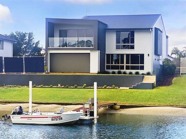 Buena Vista Waterfront Canal View