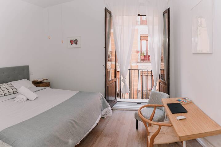 Great three-bedroom in Malasaña gallery image 2