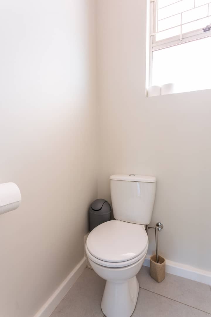 รูป อพาร์ทเมนท์ที่สงบพร้อมวิวทะเลและภูเขา 1