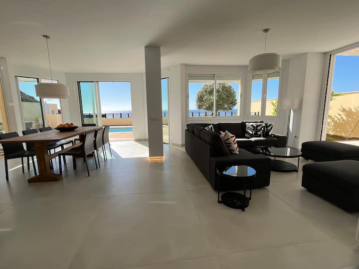 Business Class One:
Strandvilla Mit Beheiztem Pool - Playa de las Américas