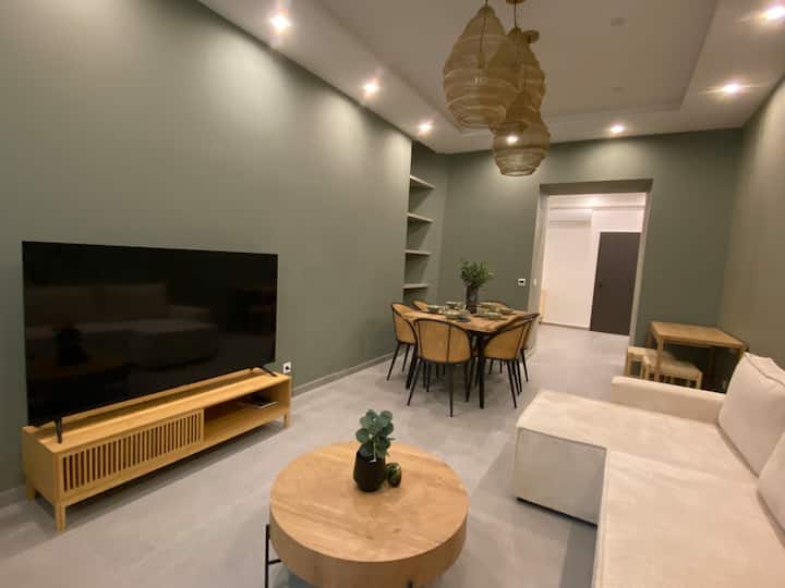 4 Bedroom, 4 Bathroom, Westend Apartment - Budapest