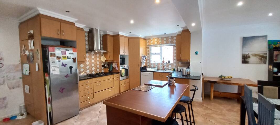 Home in Somerset West, Cape Town gallery image 5