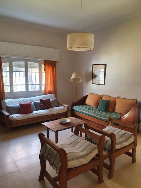 Propiedad de Airbnb exitosa: Cozy house with BBQ in Chacras en Departamento Luján De Cuyo