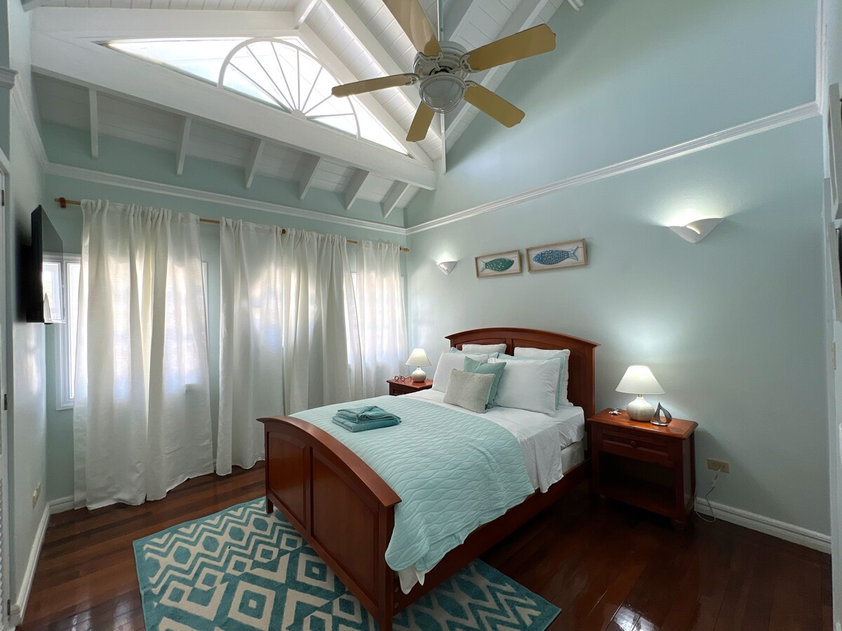 Удобни и слатки се зборовите за опишување на апартманот Cocorico. Забавен факт - птицата Кокорико,  е национална птица на Тобаго и може да се најде во резортот на плантажите Тобаго ако погледнете внимателно.