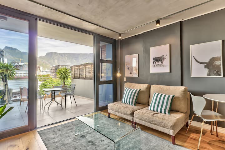 Stellar Table Mountain Views With Rooftop Pool - Cape Town