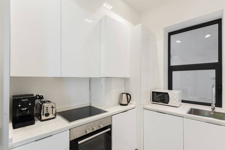 Tranquil 3 Bedroom a few steps from Covent Garden gallery image 3