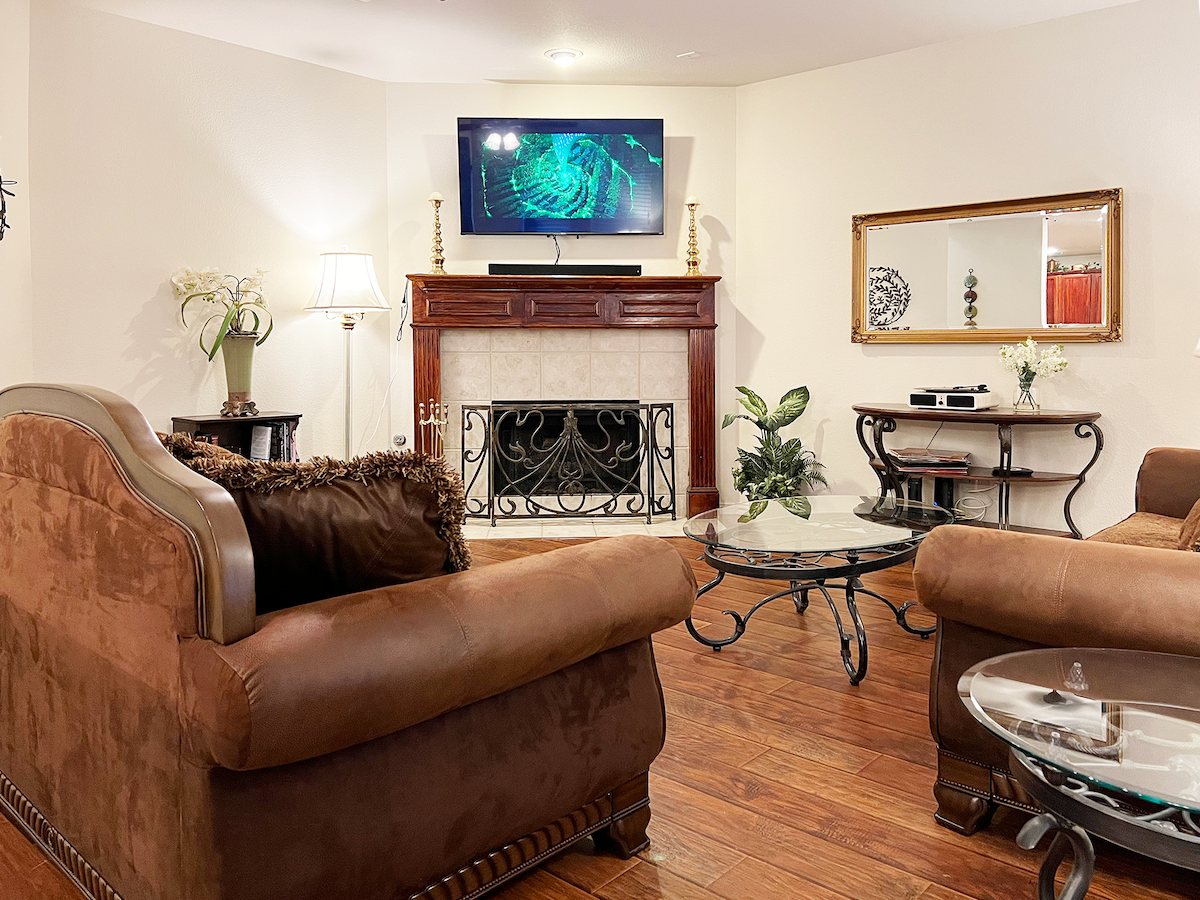 Top performing Airbnb: Luxury Family Fun• Pool Table• Ping Pong• Hot Tub in Allen