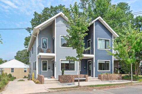 Luxury Conjoined Downtown Home- 5 min walk to DT