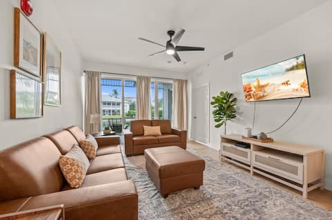 Top performing Airbnb: Luxurious Golf Condo W/ Resort Pool and Amenities! in Lely Resort