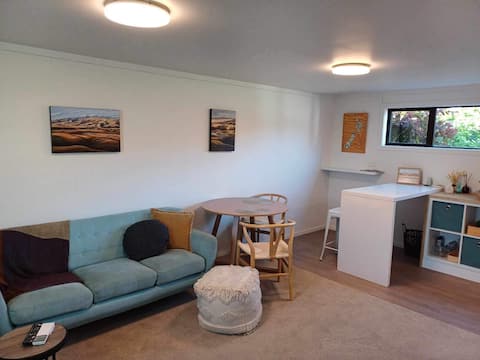 Popular Airbnb listing: The Crib in Cromwell