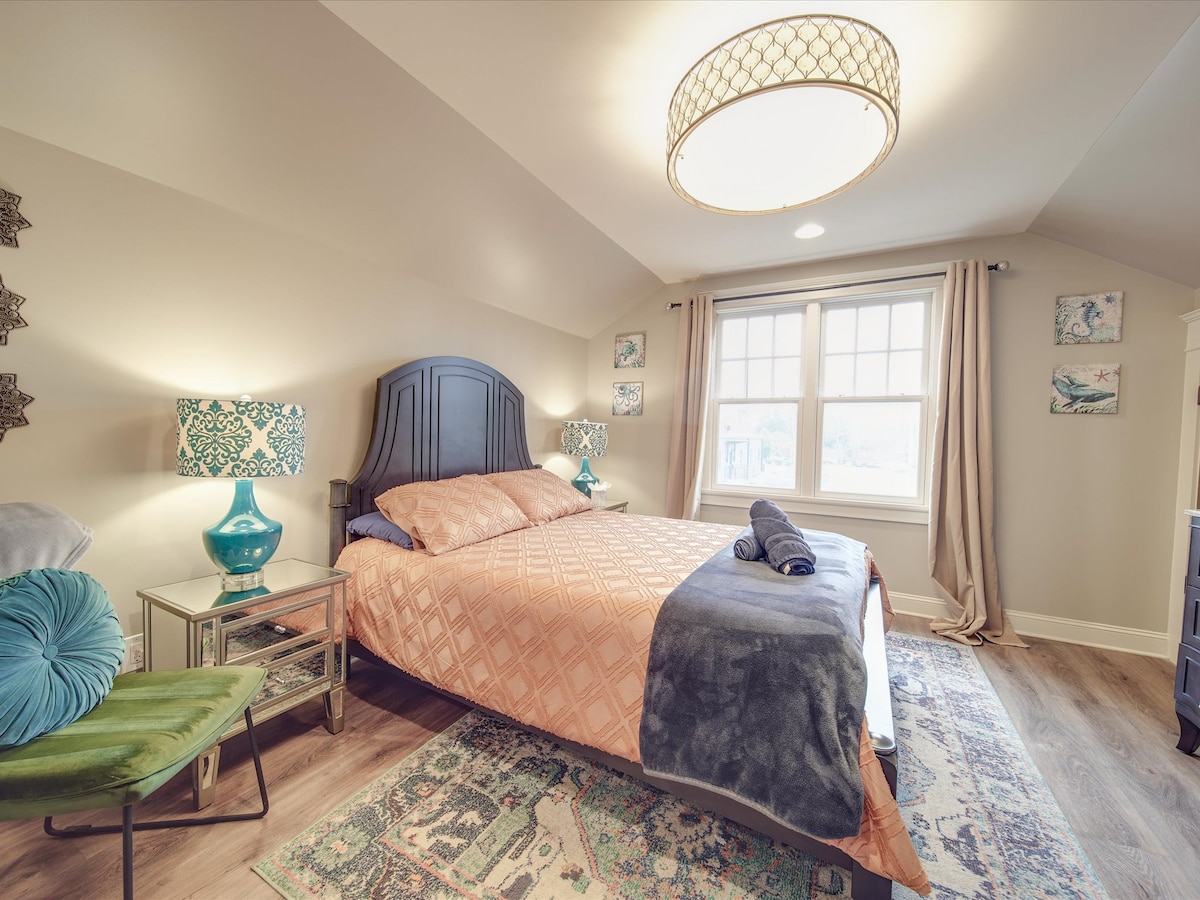 Удобен брачен кревет (широк 180-220 см) 