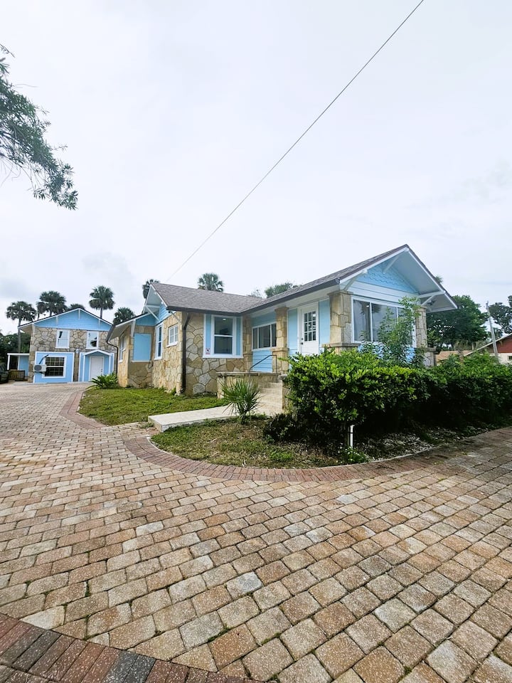 Riverview Pool Home w/ private boat dock sleeps 16 Houses for Rent in
