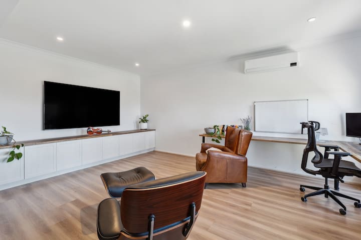 Modern Luxury, Breathtaking View gallery image 2