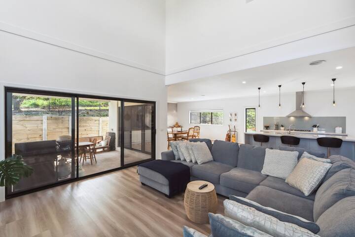 Modern Luxury, Breathtaking View gallery image 3