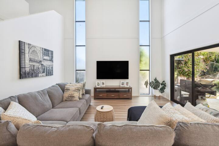 Modern Luxury, Breathtaking View gallery image 4