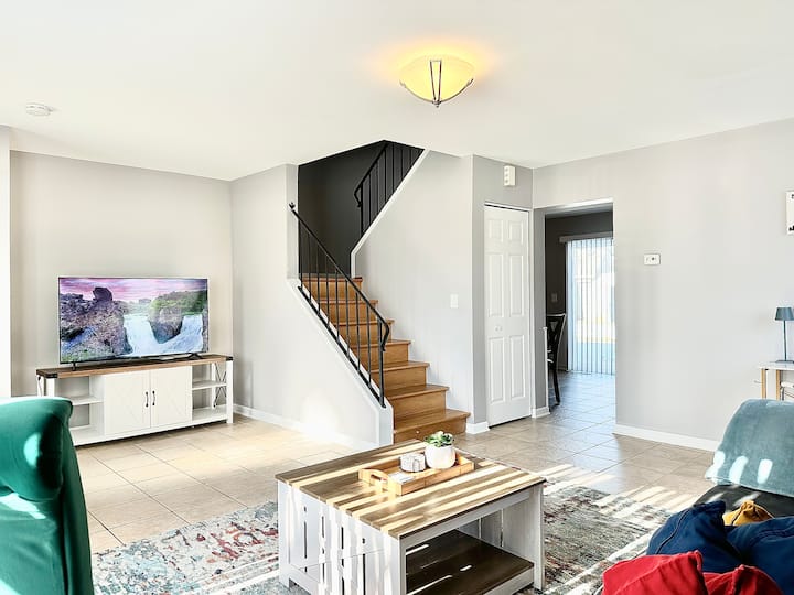 Fast Wi-fi/comfy Beds/free Parking/3bdr House/4tvs - Phillips Park Zoo, Aurora