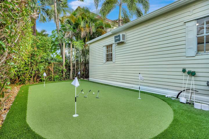 Sunshine Sippin’ Oasis | Luxury Design | Location gallery image 2