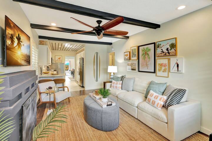 Sunshine Sippin’ Oasis | Luxury Design | Location gallery image 4