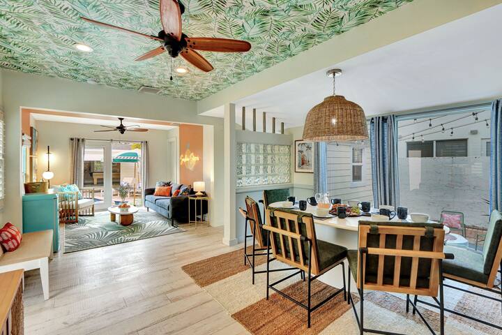 Sunshine Sippin’ Oasis | Luxury Design | Location gallery image 5