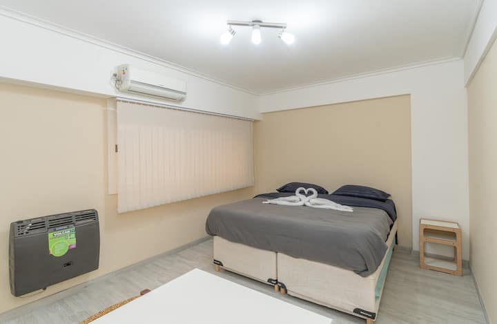 ✨Cama King con opción de dividirse según requerimientos de los huespedes avisar 48 hs antes . 
Estufa sin funcionar