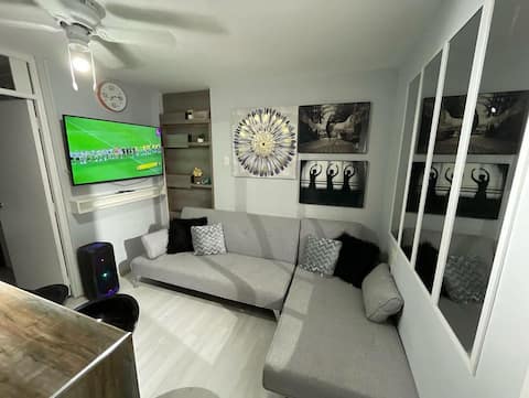 Rossyland Perfect Place/Air Conditioning 2nd Floor Close to Airport