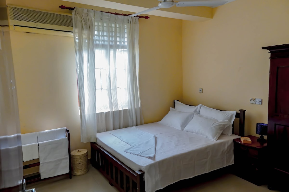 Პირველი სართულის საძინებელი (ნომერი 2)