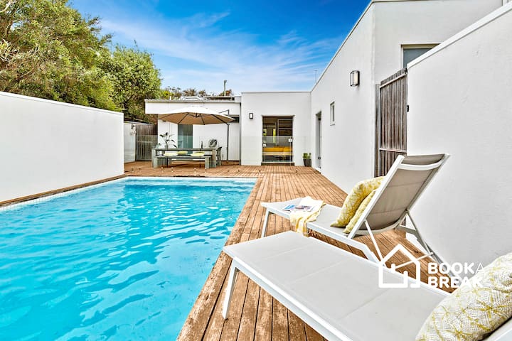 Villa Santorini – Back Beach Poolside Oasis