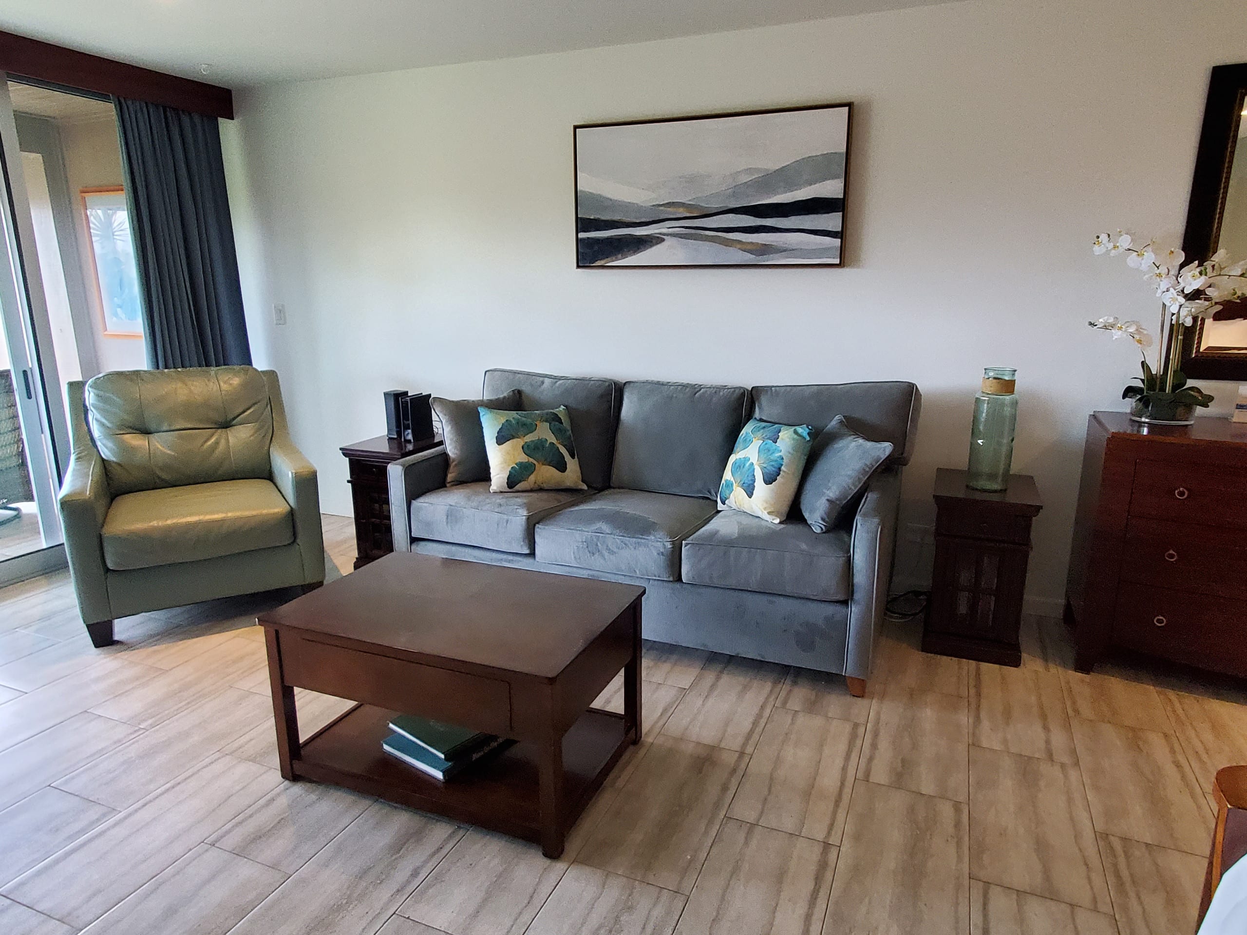 Condo in Lahaina · ★5.0 · Studio · 2 beds · 1 bath - Image 2