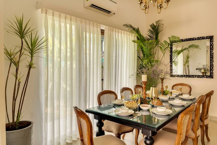 Dining area image 1