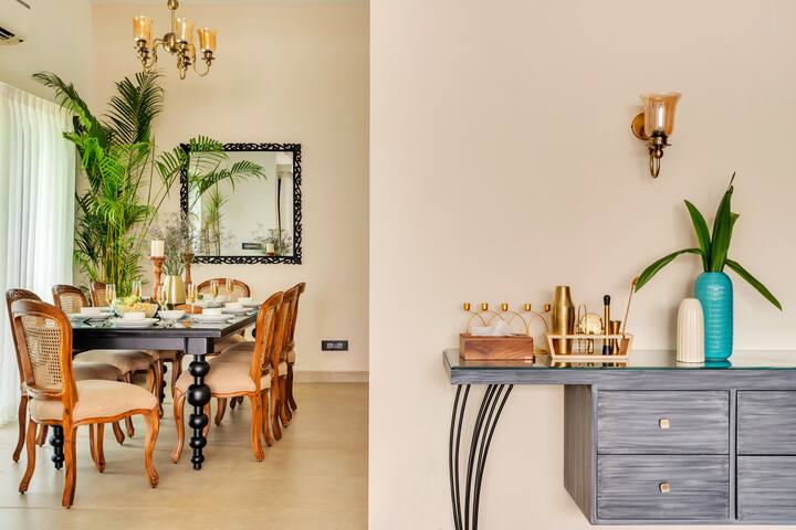Dining area image 2