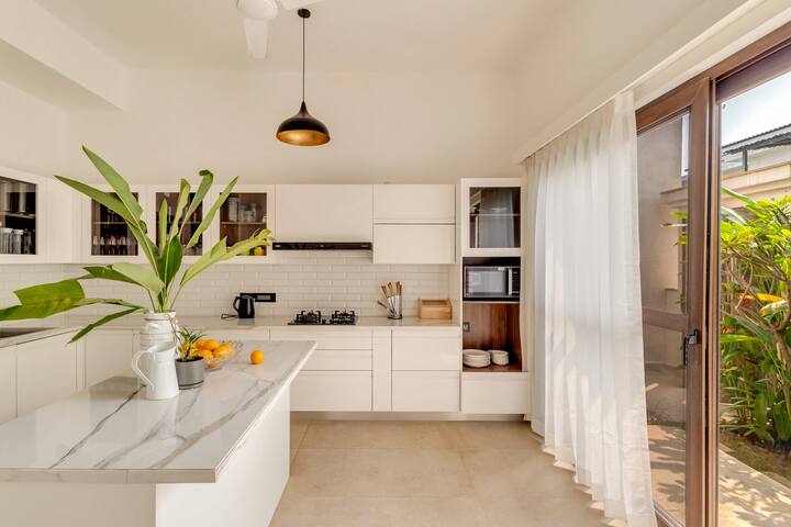 Full kitchen image 2