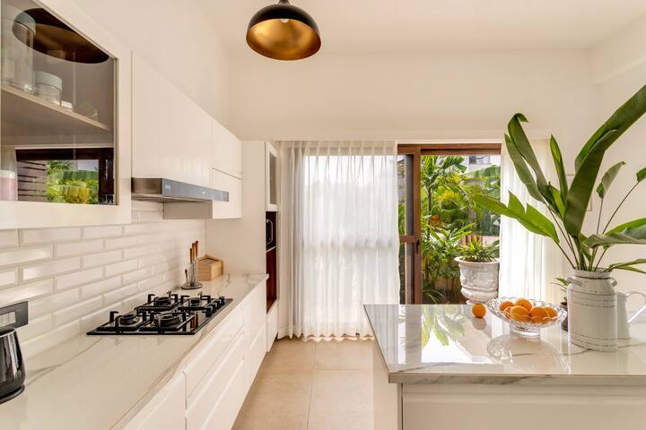 Full kitchen image 1