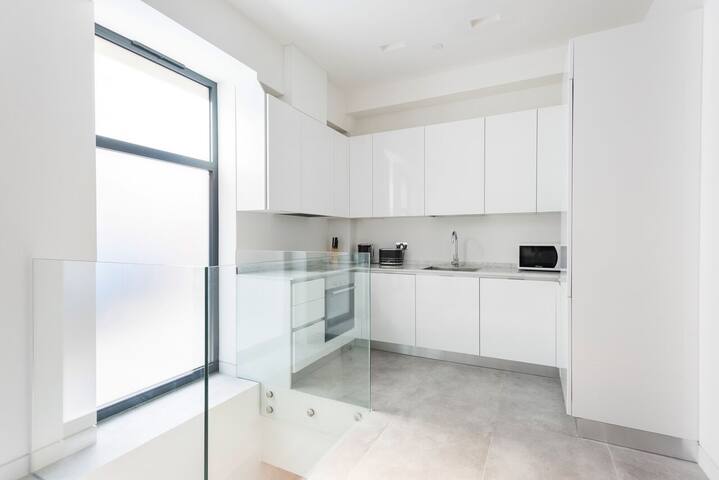 Riverside Elegance 3 Bed near Trafalgar Sq gallery image 4