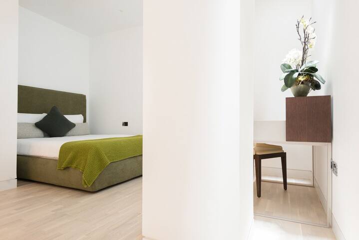 Riverside Elegance 3 Bed near Trafalgar Sq gallery image 5