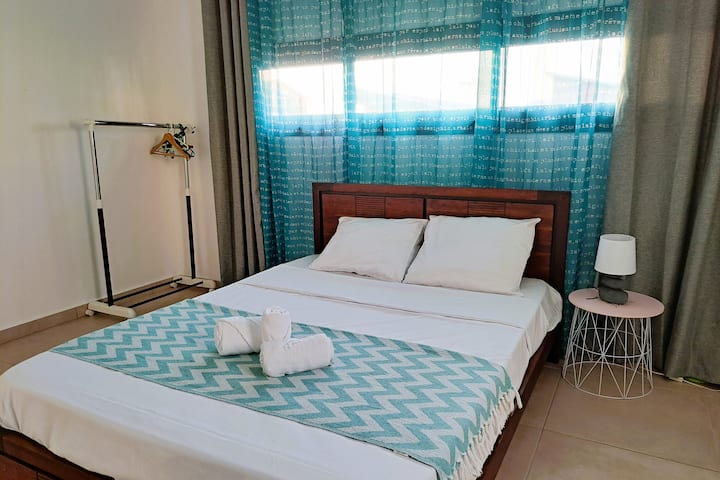 Стая 2 на горния етаж с килер и вентилатор