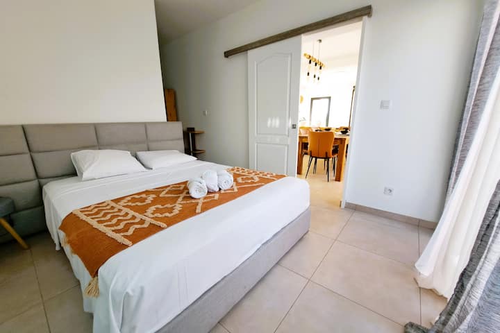 Спалня 1, климатизирана с баня и тоалетна