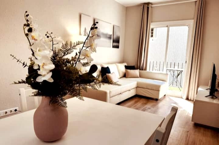 Close To Beachside & Born Area, Recently Remodeled - Badalona