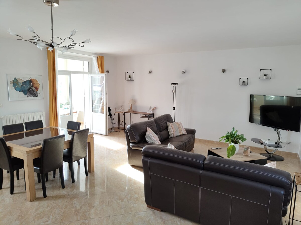 Annonce Airbnb populaire: Beach district villa à La Ciotat