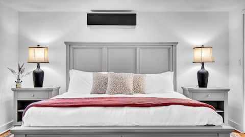 Beautiful Home Mins 2 DockSquare - KingBed FirePit